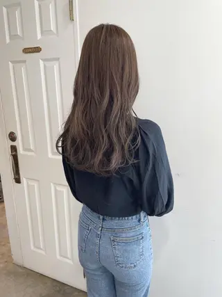 ロング カラー MIOベージュカラー 柔らかいカラーのヘアスタイル