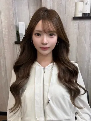ロング Nexus所属・艶髪ハイトーン特化 / moe 🦋のヘアスタイル