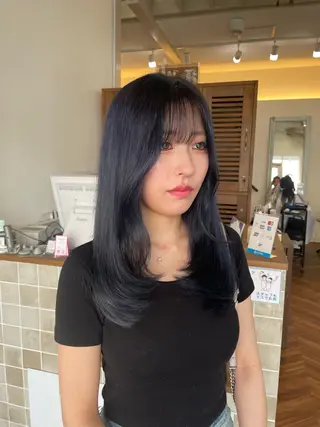 ロング カラー moe🥣ﾚｲﾔｰ ｶｯﾄ/透明感ｶﾗｰのヘアスタイル