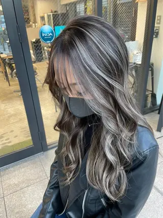 ロング カラー ヘアアレンジ ヘアローラン所属・💕 manaka🌺のヘアスタイル