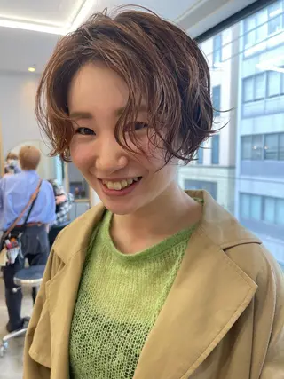 ショート カラー パーマ pole/apartment所属・💓パーマ，💗 レイヤーカットのヘアスタイル