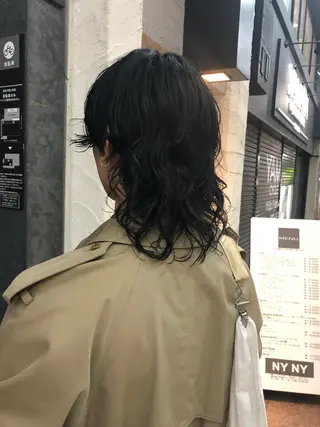 ミディアム パーマ ウルフカット／吉村 桃子のヘアスタイル