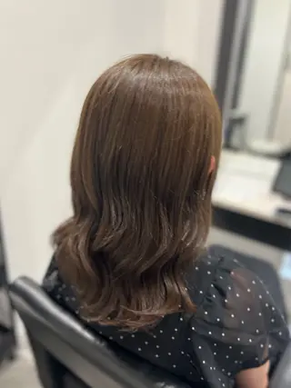 セミロング カラー Dia ‎ アキヨシ ミユのヘアスタイル