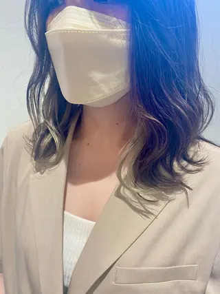 ミディアム カラー 新谷 桃子のヘアスタイル