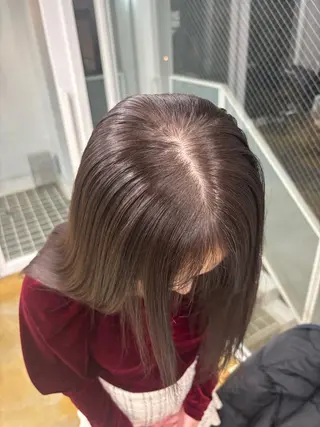 セミロング nude所属・𝐀𝐦𝐞𝐫𝐢 /透明感カラーのヘアスタイル