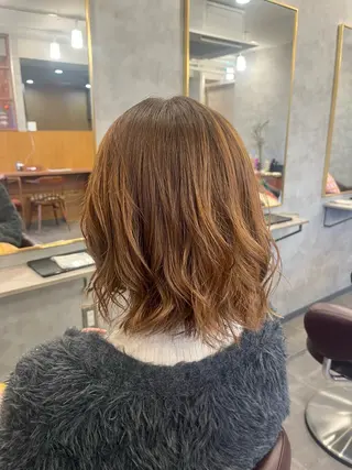 ショート カラー blau hair and care《ブラウ》所属・MARU.縮毛矯正 デザインカラーのヘアスタイル