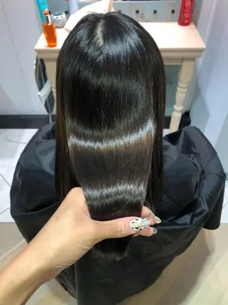 セミロング 髪質改善　縮毛の達人 矢井由真のヘアスタイル