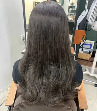 ロング カラー ✨️赤み消しカラー/ ミルクティーベージュのヘアスタイル