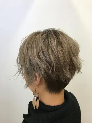 ショート ハルカ/透け感カラー /顔周りレイヤーのヘアスタイル