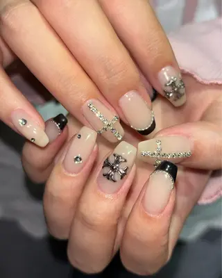 ネイル 🪐富島彩夏 /海外nail🪐のネイルデザイン