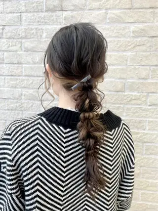 ロング ヘアアレンジ 暗髪つや髪💫 岡本彩花のヘアスタイル