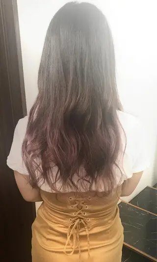 ロング カラー ヤナ マネージャーのヘアスタイル