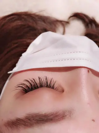 マツエク・マツパ UMEDA FIGAROのヘアスタイル