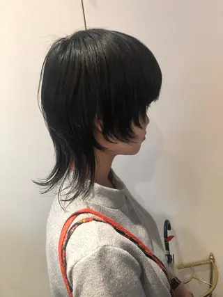 ミディアム MIOベージュカラー 柔らかいカラーのヘアスタイル