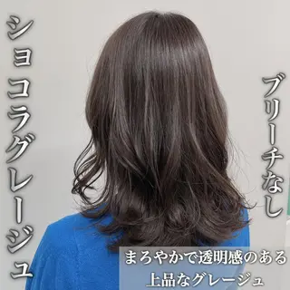 ミディアム カラー レイヤーカット 透明感カラーのヘアスタイル