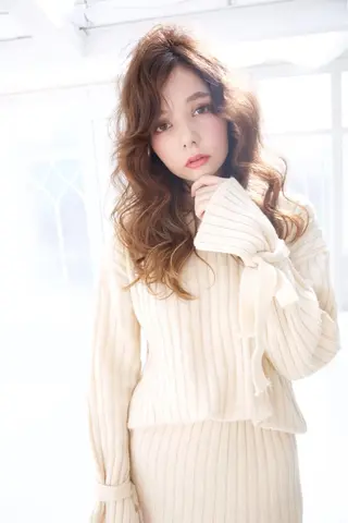 カラー ○HITOMI ○のヘアスタイル