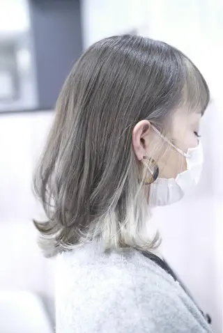 セミロング カラー ヤナ マネージャーのヘアスタイル