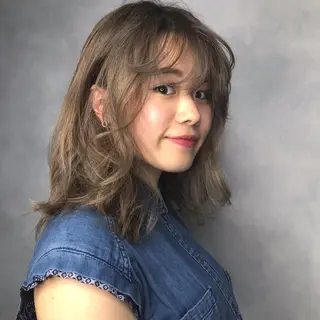 セミロング カラー ORIKA 美容室のヘアスタイル