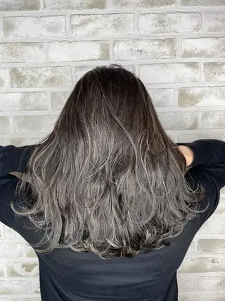 ミディアム カラー she2.shinjuku所属・takumi Hのヘアスタイル