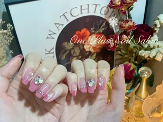 ショート カラー ネイル One Plus Nail Salonのネイルデザイン