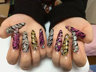 ネイル フラワー ムーンのネイルデザイン