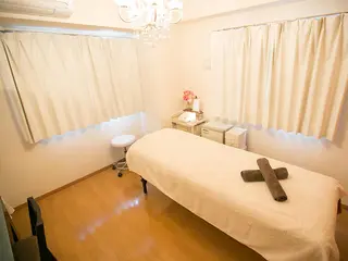 ショート マツエク・マツパ ニキビ跡専門サロン Ａｉｎａのエステ・リラクイメージ