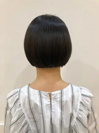 ショート 内田温子大人女性 ハイライト、ボブのヘアスタイル