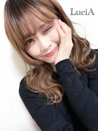 カラー ロング ヘアアレンジ エクステ LuciA\5900のヘアスタイル