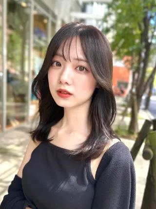 セミロング ブリーチなしダブル/ レイヤーカット 小棹のヘアスタイル