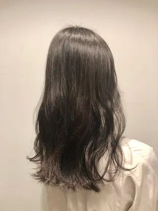 ロング カラー 岩谷 愛依のヘアスタイル