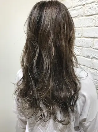 ロング カラー UMEDA FIGAROのヘアスタイル