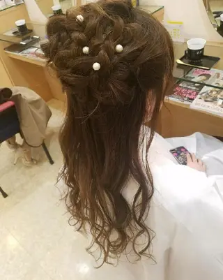 ヘアアレンジ EMANON名古屋所属・美谷添（ミヤゾエ） まどか大人ヘアサロンのヘアスタイル