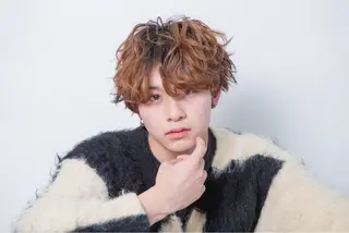 ミディアム カラー パーマ メンズ 韓国風メンズ/毛流れ ヘアなら須田龍世のヘアスタイル
