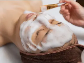 ハーブピーリング/韓国肌管理/フェイシャル/毛穴洗浄/眉毛/顔脱毛【糸脱毛専門】rev所属・ハーブピーリング🌹 毛穴洗浄❤️眉waxのエステ・リラクイメージ