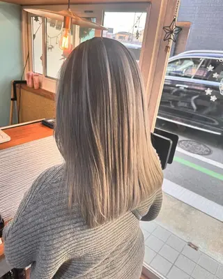 カラー セミロング ❣️ハイトーン❣️ BLUE&Co.のヘアスタイル