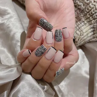 ネイル 𝘙𝘪𝘰𝘯𝘢 ...🕯🤍のネイルデザイン