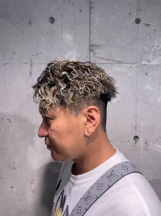 ショート カラー パーマ メンズ 艶髪/透明感🪽 DISCO🪽のヘアスタイル