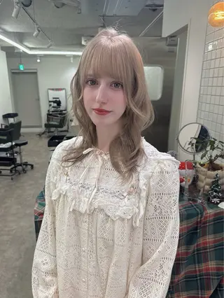 ロング ハイトーン/ピンク カラー/めい🎀のヘアスタイル