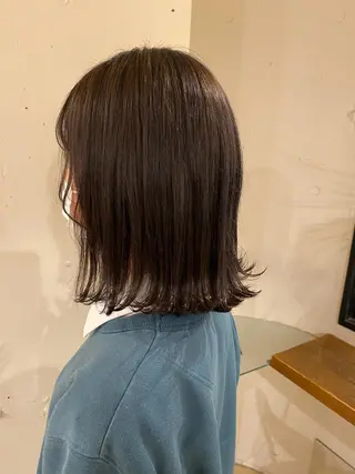ミディアム カラー 安澤 彩奈のヘアスタイル