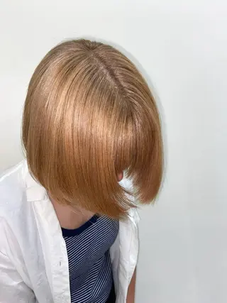 ショート カラー mugelca所属・ワタナベ リリコのヘアスタイル