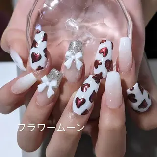 ネイル フラワー ムーンのネイルデザイン