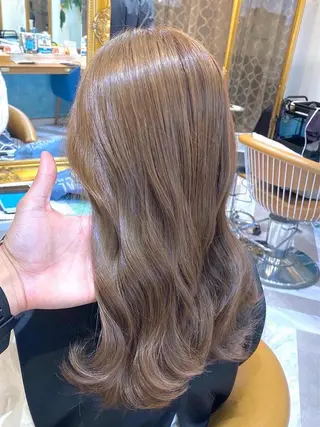 ミディアム カラー レイヤーカット /透明感カラー西田のヘアスタイル