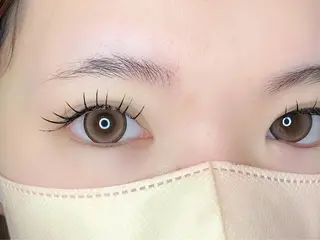 マツエク・マツパ 肌に馴染むハイトーン /ミルクティーカラーのヘアスタイル