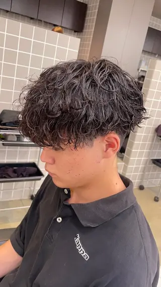 ミディアム パーマ ヘアアレンジ メンズ 艶カラー の達人のヘアスタイル