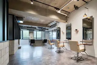 カラー unfeigned02所属・おーした /カットモデル伏見栄のヘアスタイル