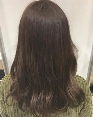 ロング カラー 荒木 依莉亜のヘアスタイル