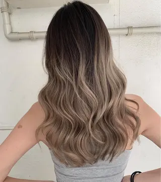 ロング カラー オフホワイトアンドなんば所属・福西 洋斗のヘアスタイル