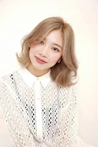 ミディアム カラー 韓国レイヤーカット/ ダブルカラーのヘアスタイル