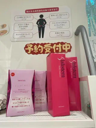 セミロング パーマ ネイル マツエク・マツパ 小倉 麻由のエステ・リラクイメージ