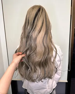 ロング カラー peg.hair所属・ブリーチカラー🫧 森　凪沙のヘアスタイル